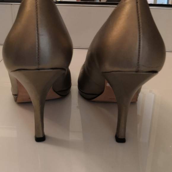 Tahari Gold Pumps, Sz 7.5 - Picture 4 of 5